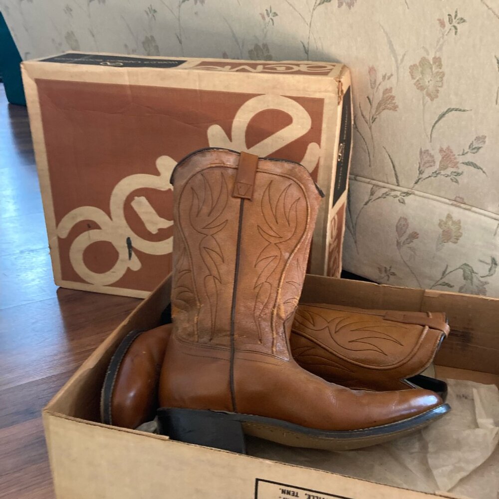 ACME Female Cowboy Boots - Size 9.5
